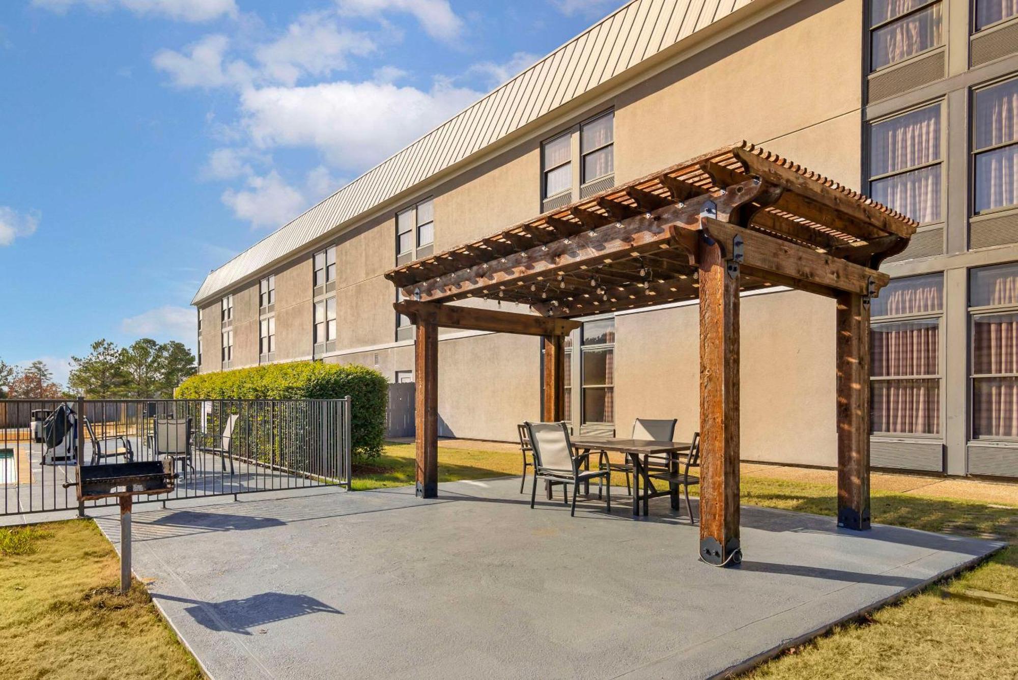 Quality Inn Valley - West Point Exterior photo